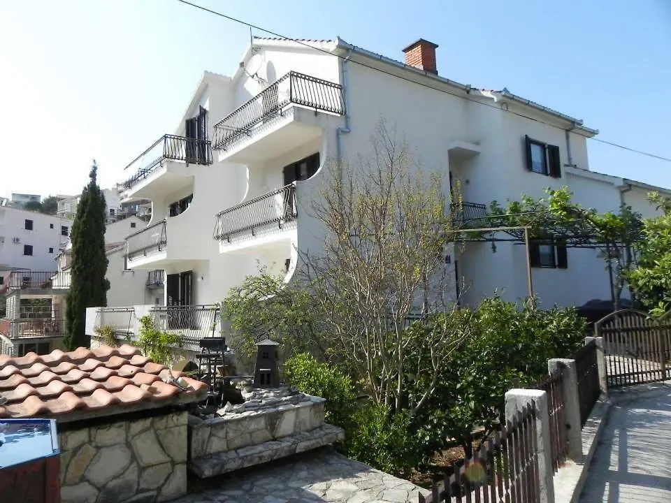 Apartment For 2 P. Trogir