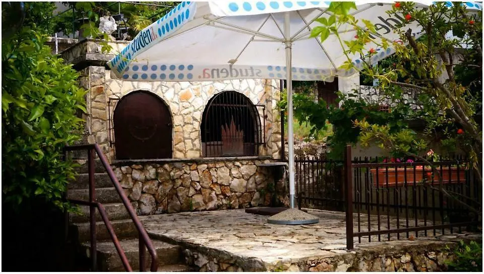 Apartment For 2 P. Trogir 0*,  Croatia