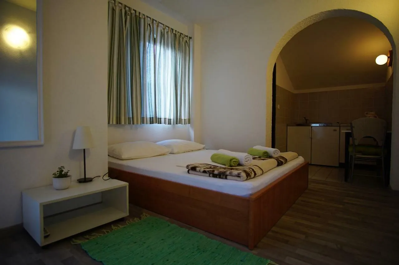 Apartment For 2 P. Trogir